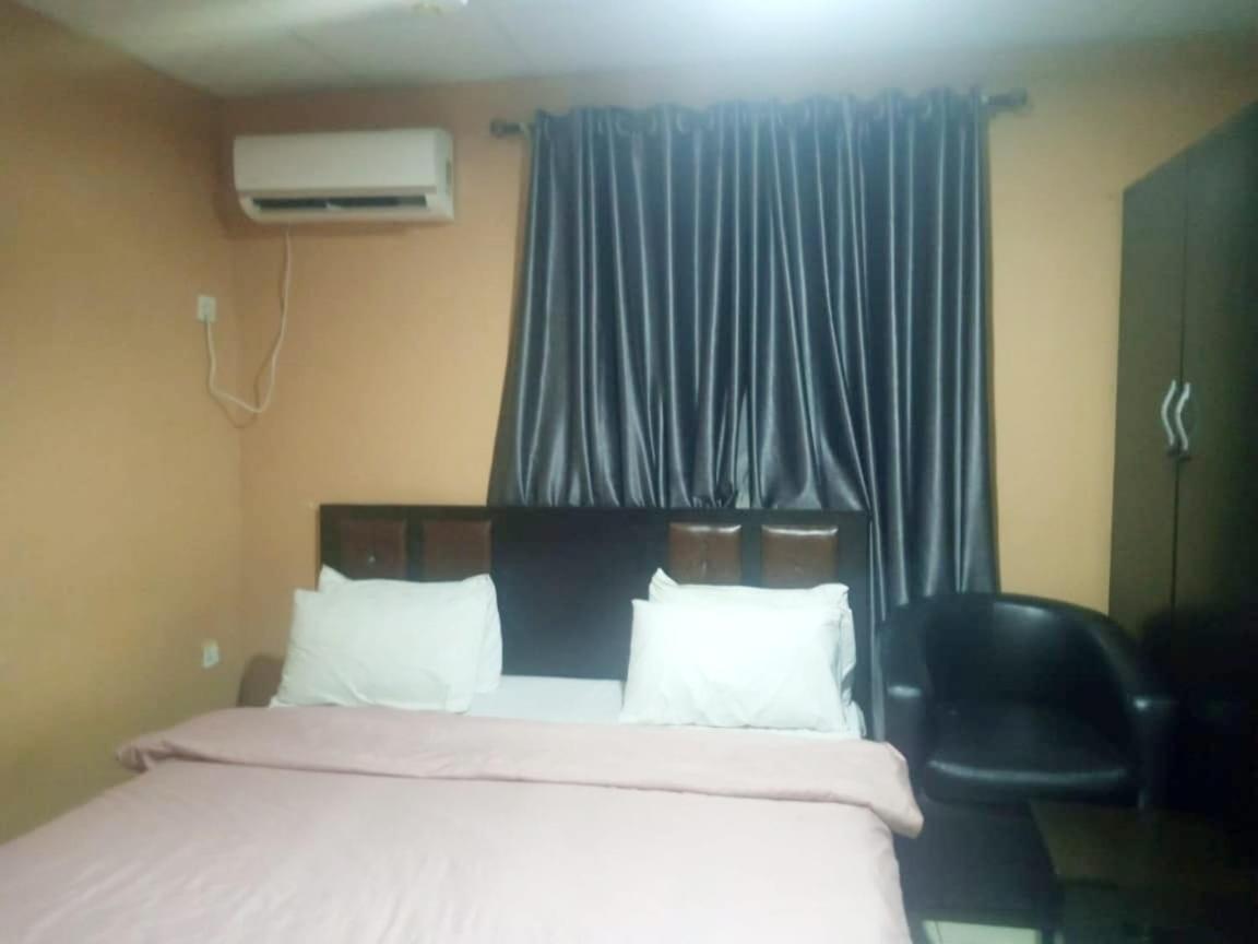 Staycation Suites And Apartment Lagos Eksteriør bilde