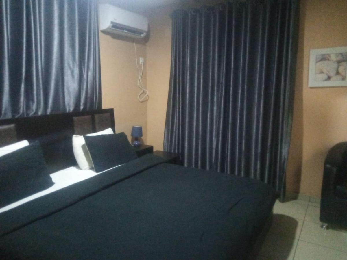 Staycation Suites And Apartment Lagos Eksteriør bilde