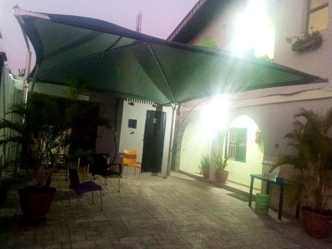 Staycation Suites And Apartment Lagos Eksteriør bilde