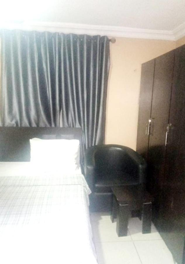 Staycation Suites And Apartment Lagos Eksteriør bilde