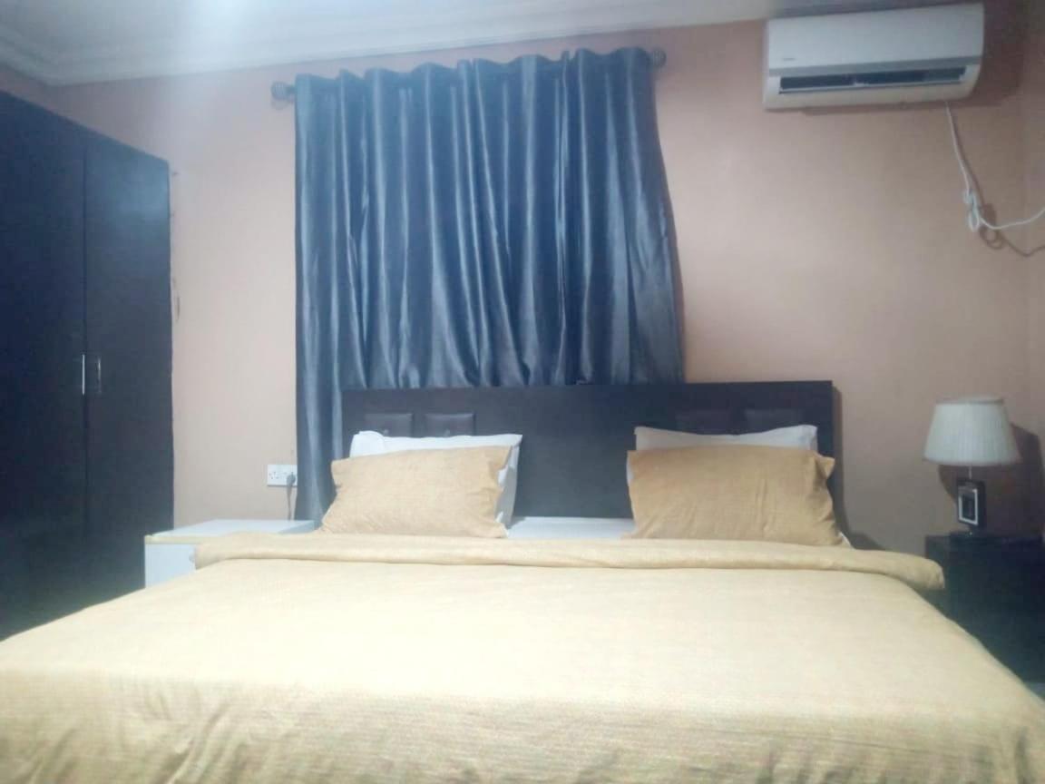Staycation Suites And Apartment Lagos Eksteriør bilde