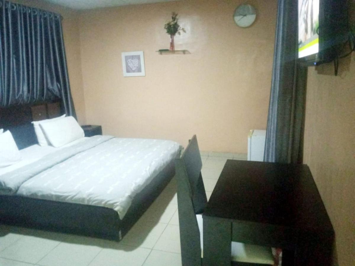 Staycation Suites And Apartment Lagos Eksteriør bilde