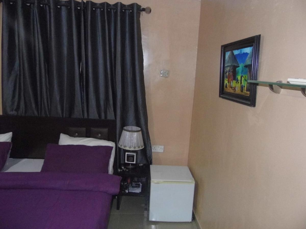 Staycation Suites And Apartment Lagos Eksteriør bilde