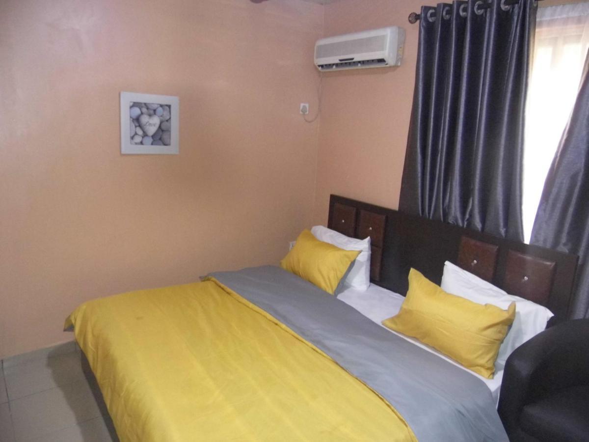 Staycation Suites And Apartment Lagos Eksteriør bilde