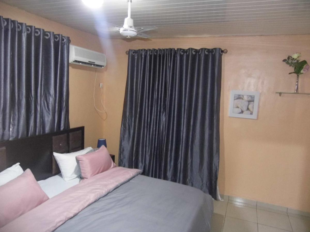 Staycation Suites And Apartment Lagos Eksteriør bilde