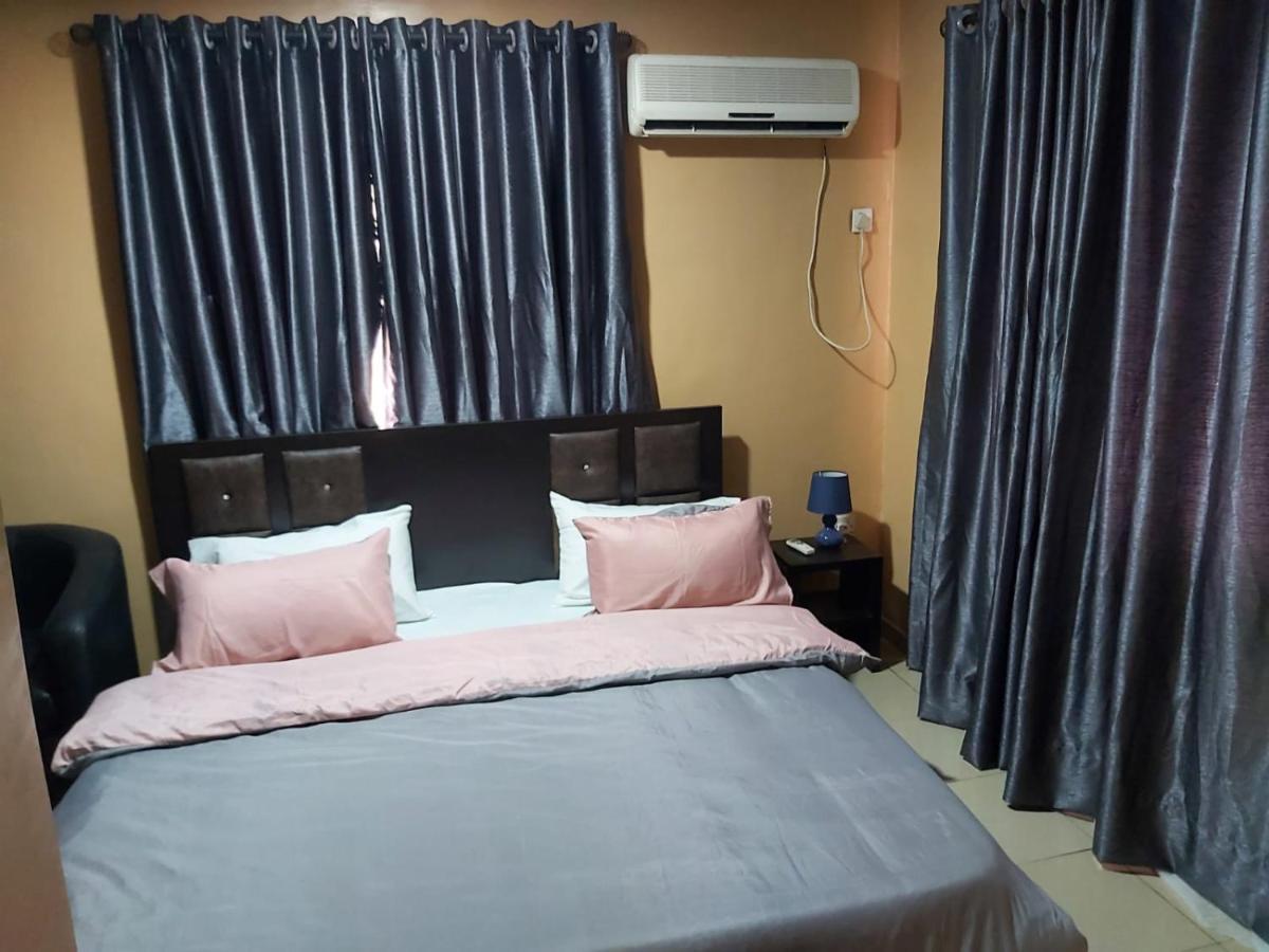 Staycation Suites And Apartment Lagos Eksteriør bilde