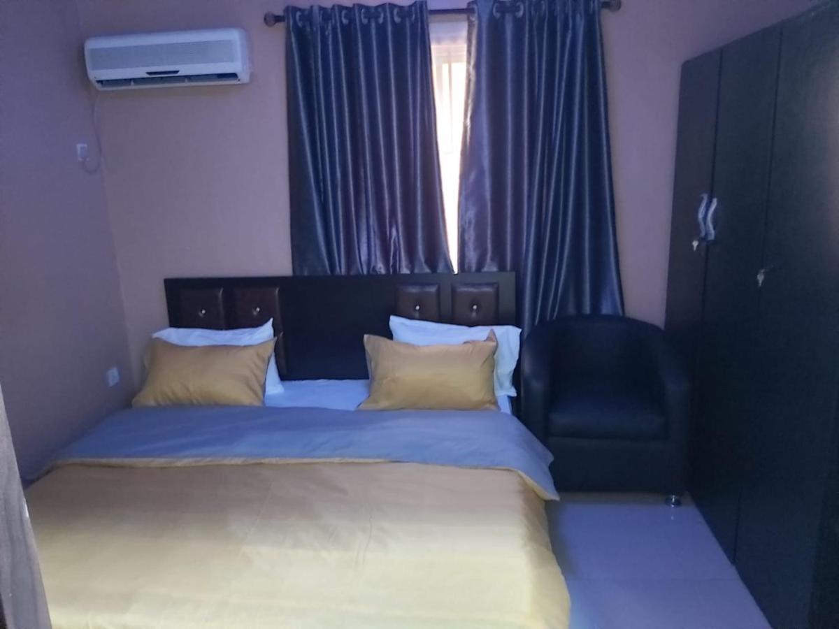 Staycation Suites And Apartment Lagos Eksteriør bilde