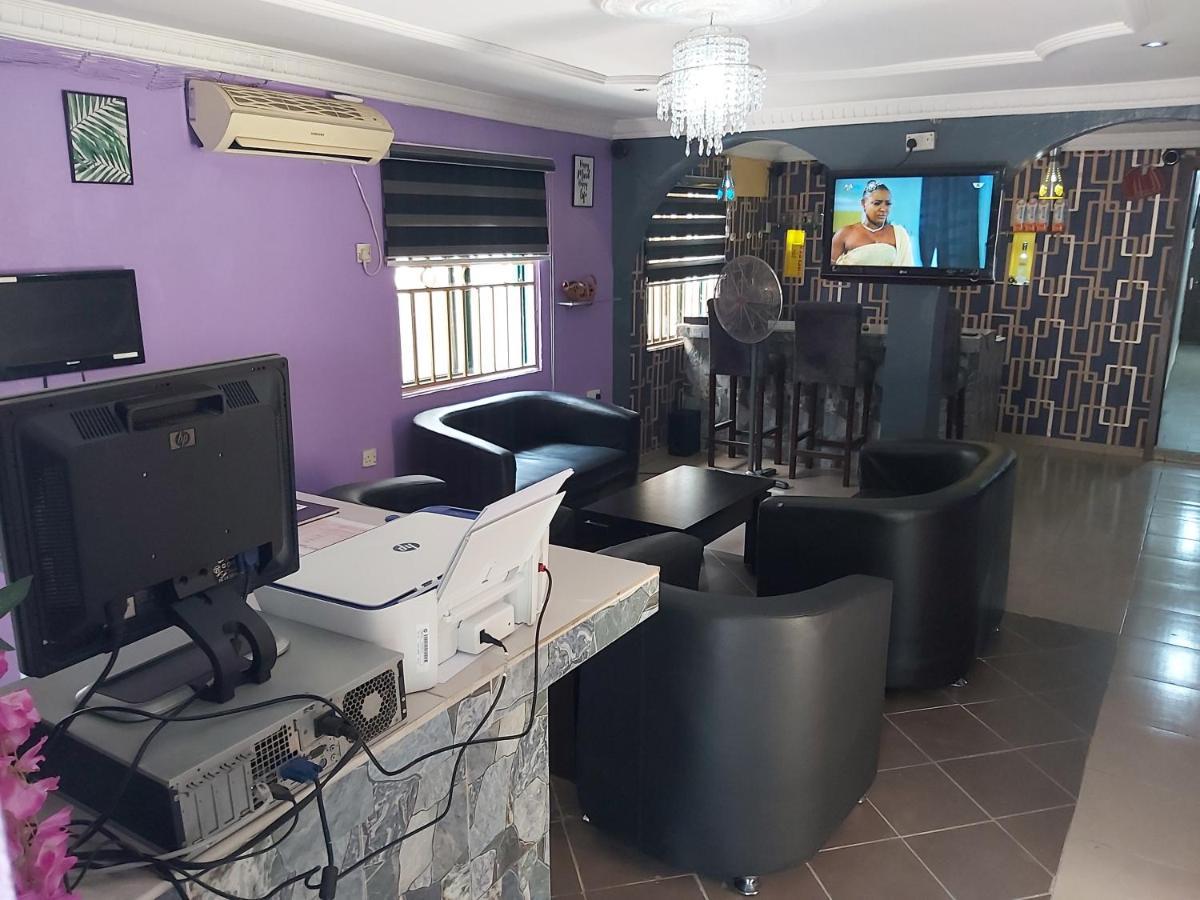 Staycation Suites And Apartment Lagos Eksteriør bilde