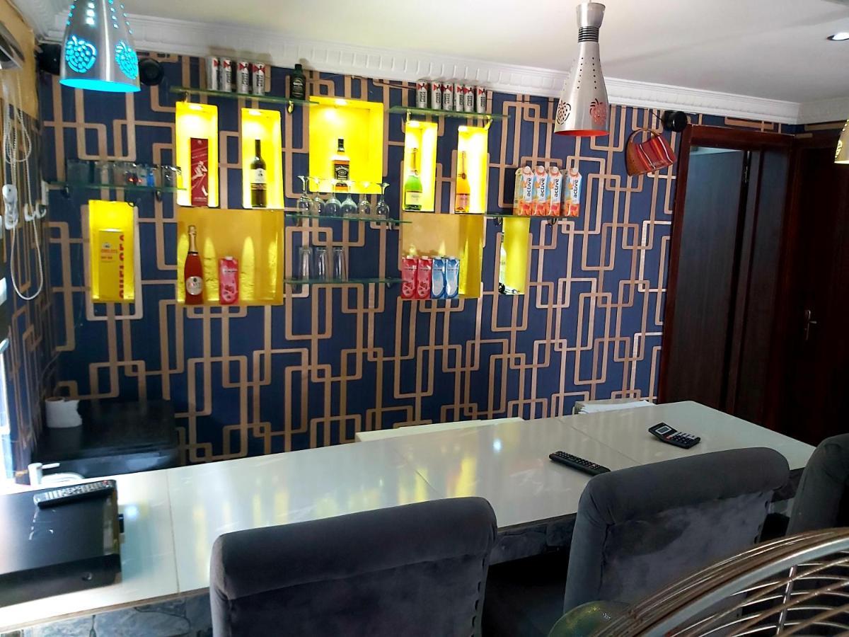 Staycation Suites And Apartment Lagos Eksteriør bilde