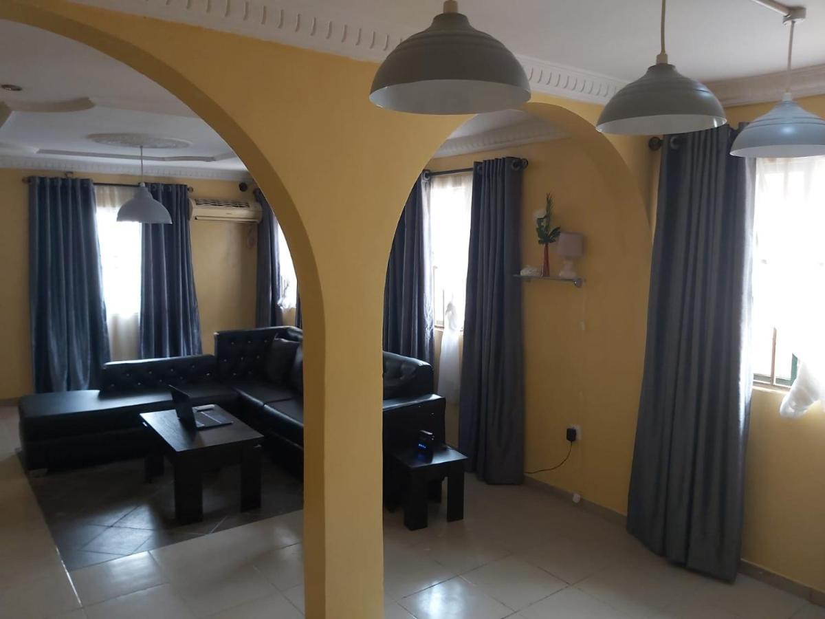 Staycation Suites And Apartment Lagos Eksteriør bilde